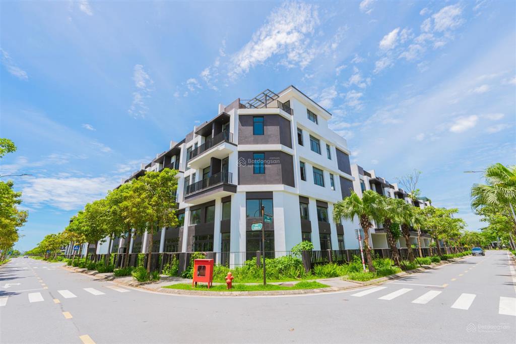 Giảm sốc 6 tỷ. chủ nhà cần bán gấp căn 200m2 giá còn 30 tỷ. giá bán giá hời từ trước tới hiện tại.