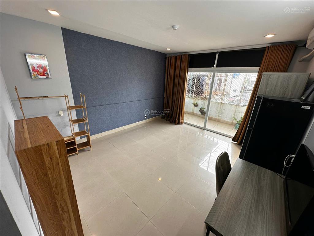 Cần cho thuê phòng căn hộ mini có ban công mặt tiền đường lý chính thắng quận 3 gần chợ tân định.