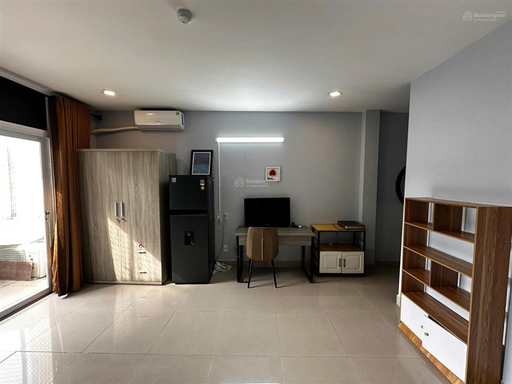 Cần cho thuê phòng căn hộ mini có ban công mặt tiền đường lý chính thắng quận 3 gần chợ tân định.