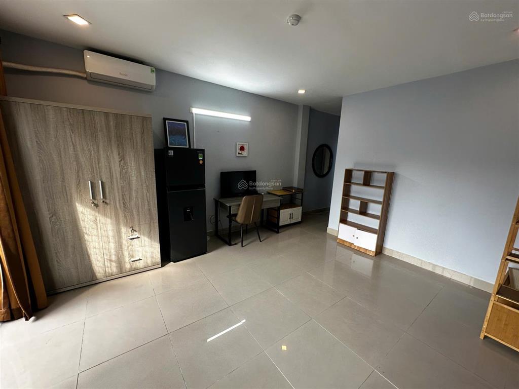 Cần cho thuê phòng căn hộ mini có ban công mặt tiền đường lý chính thắng quận 3 gần chợ tân định.