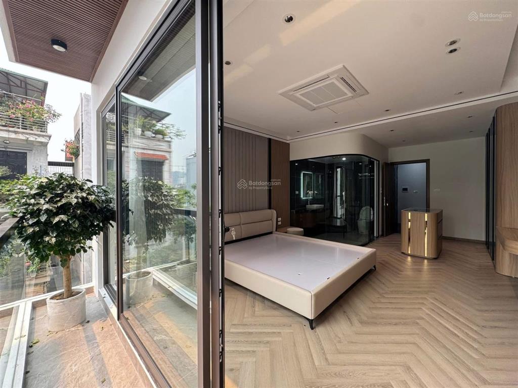 Bán nhà phố nguyễn chí thanh! thang máy. kinh doanh, ô tô tránh, phân lô bàn cờ, thẳng phố. 61m*7t