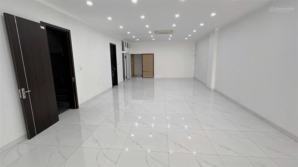 Cho thuê văn phòng, tầng 23, rộng rãi thoáng tại bùi viện