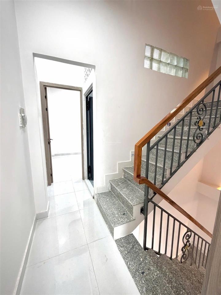 Nhà mới 3 tầng tân phú, 4x9m, hẻm 5m thông, ngay aeon, chỉ 5.85 tỷ