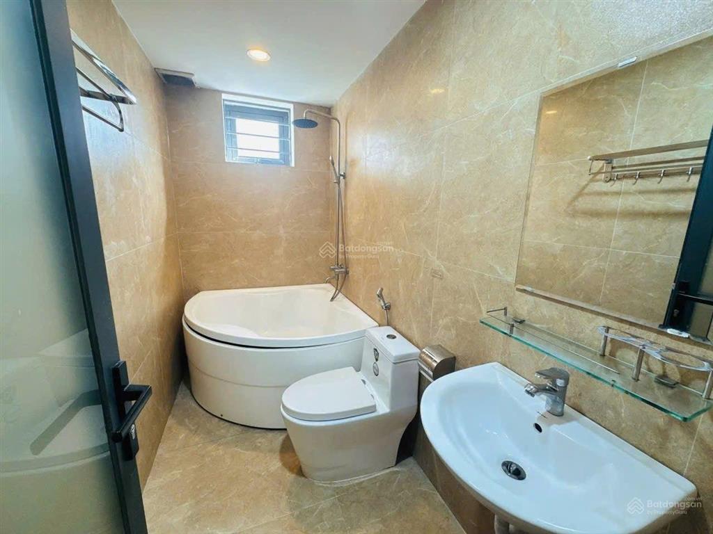 Cho thuê nhà 3 tầng 5 phòng ngủ 5 wc