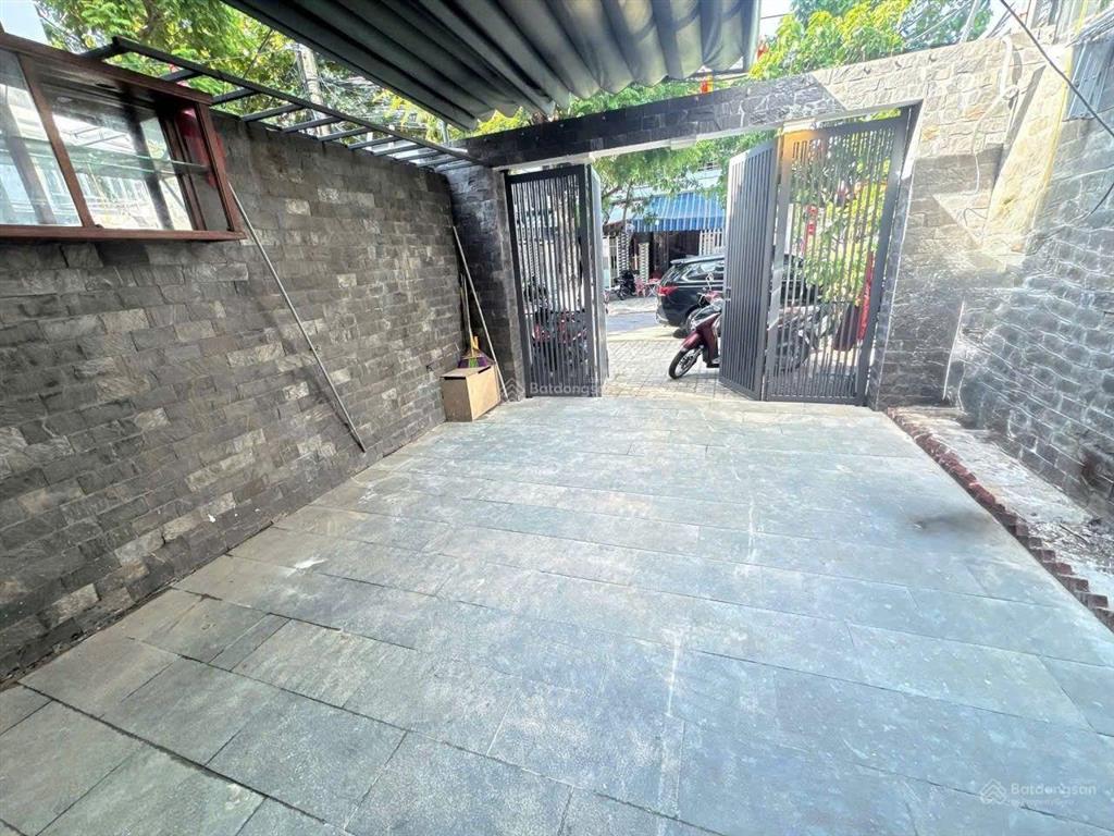Cho thuê nhà 3 tầng 5 phòng ngủ 5 wc