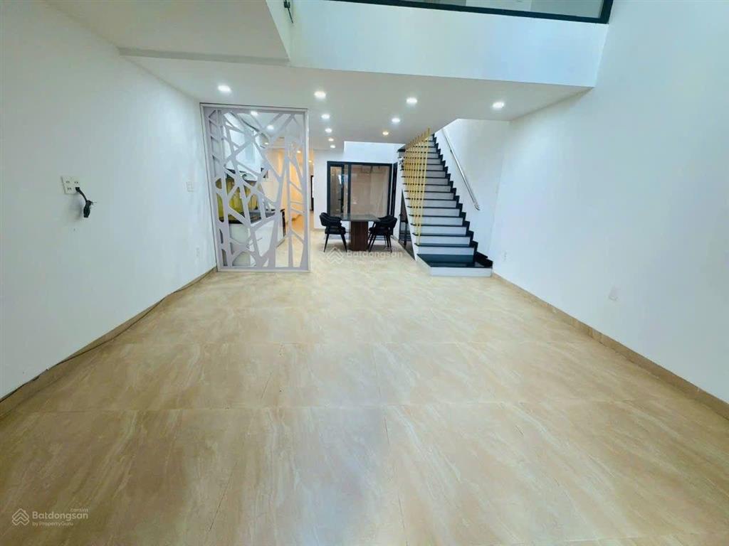 Cho thuê nhà 3 tầng 5 phòng ngủ 5 wc