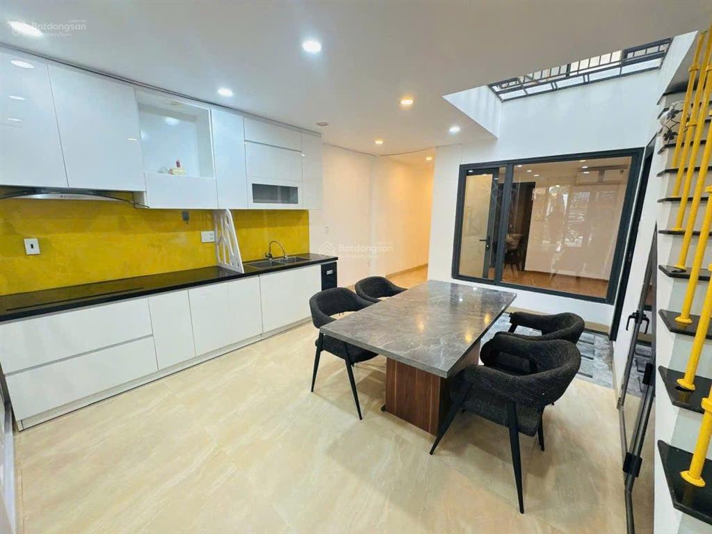 Cho thuê nhà 3 tầng 5 phòng ngủ 5 wc