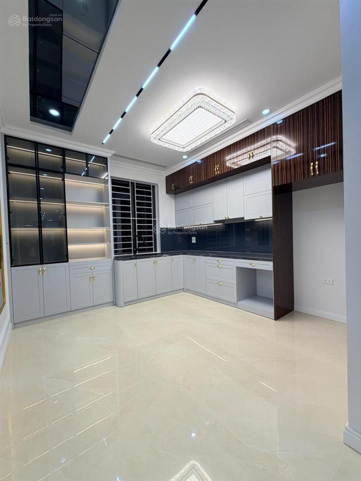 Bán nhà hoàng quốc việt,nghĩa đô, cầu giấy, 58m, 6t,thang máy, phân lô, oto,gần nguyễn khánh toàn