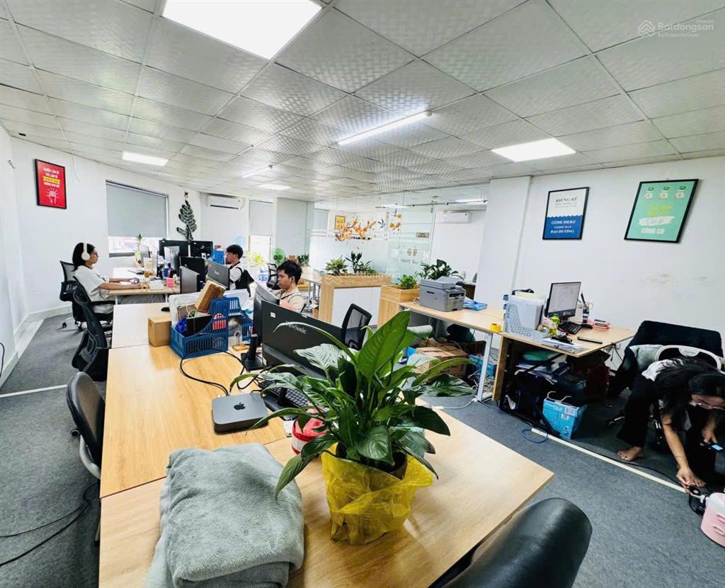 Cho thuê vp 60m giá 12tr phố lê đại hành, văn phòng đẹp giá tốt. phù hợp mọi loại hình, spa, du học