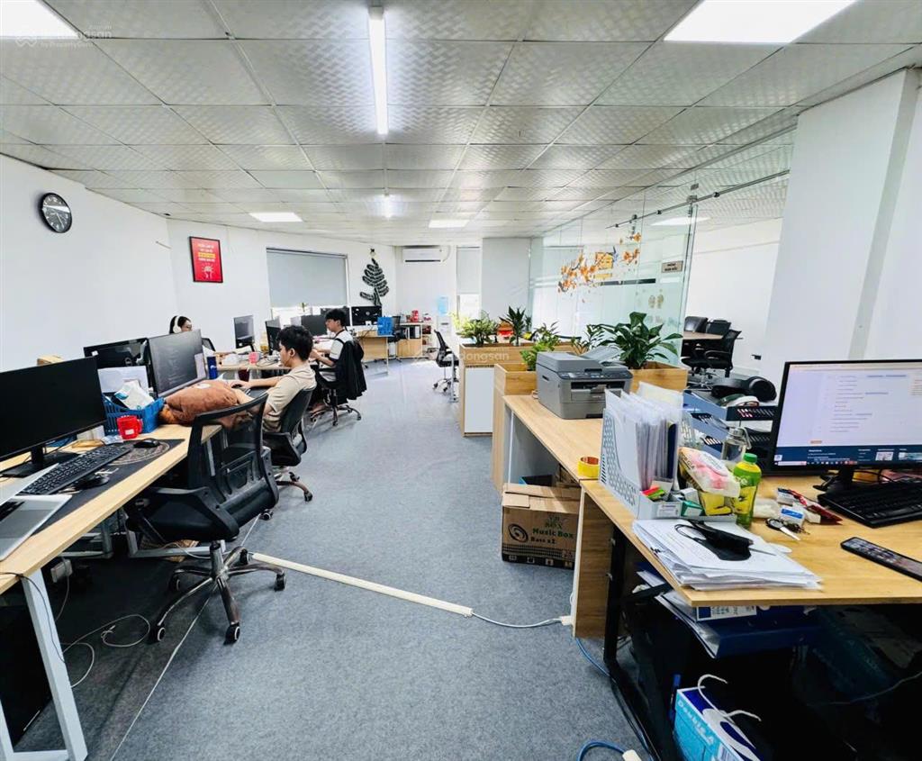 Cho thuê vp 60m giá 12tr phố lê đại hành, văn phòng đẹp giá tốt. phù hợp mọi loại hình, spa, du học