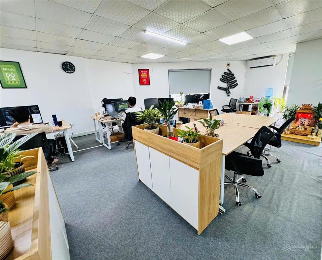 Cho thuê vp 60m giá 12tr phố lê đại hành, văn phòng đẹp giá tốt. phù hợp mọi loại hình, spa, du học