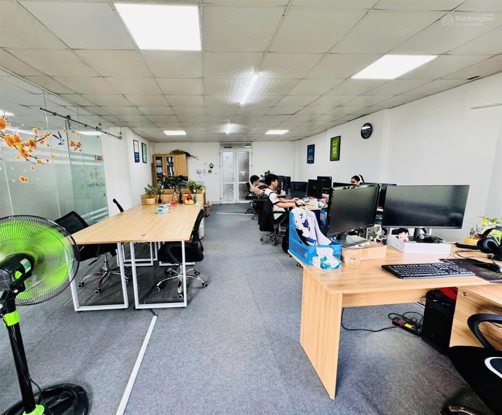 Cho thuê vp 60m giá 12tr phố lê đại hành, văn phòng đẹp giá tốt. phù hợp mọi loại hình, spa, du học