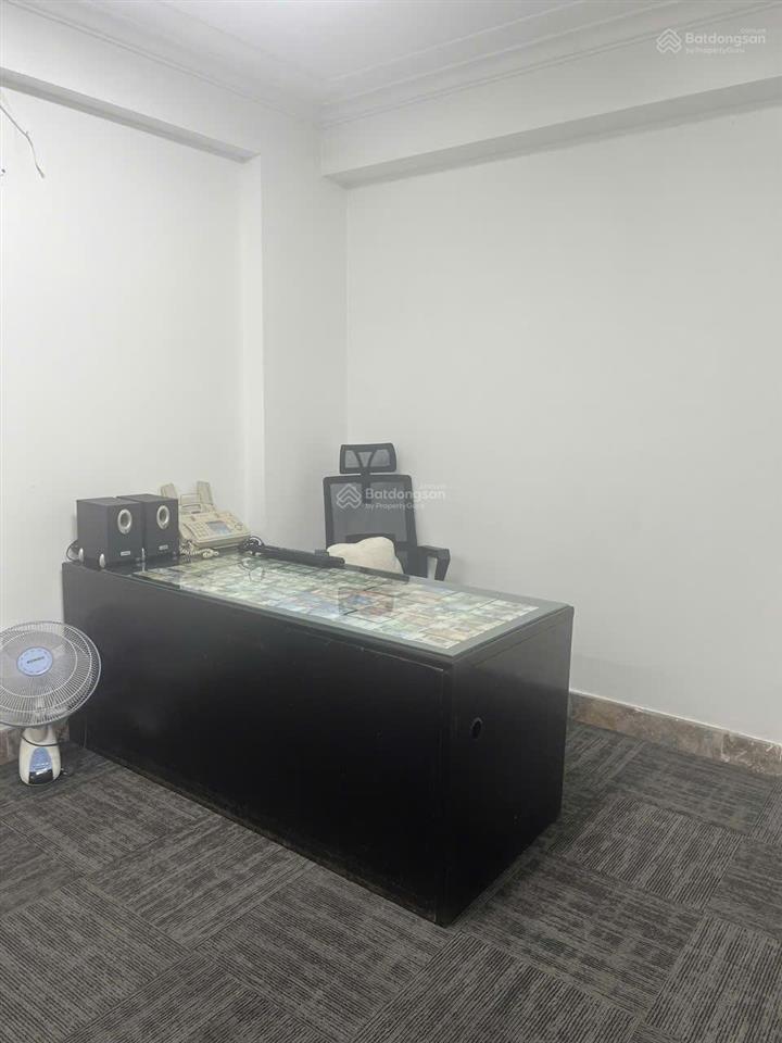 Cho thuê văn phòng 15m2 giá 3,5 triệu. phố xã đàn.  0395 512 ***. có xuất được hóa đơn thuê vat