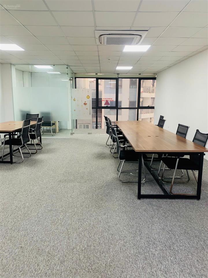 Cho thuê văn phòng 20m giá 5 triệu. phố trần hưng đạo, xuất được hóa đơn thuế vat.  0395 512 ***