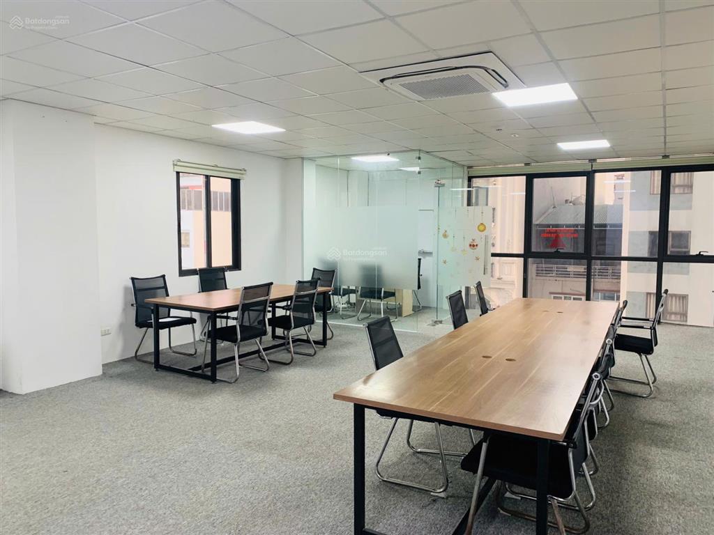 Cho thuê văn phòng 20m giá 5 triệu. phố trần hưng đạo, xuất được hóa đơn thuế vat.  0395 512 ***