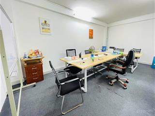 Cho thuê văn phòng 20m giá 4 triệu. phố hoàng ngân. có sẵn bàn ghế, intenet, xuất được hóa đơn vat