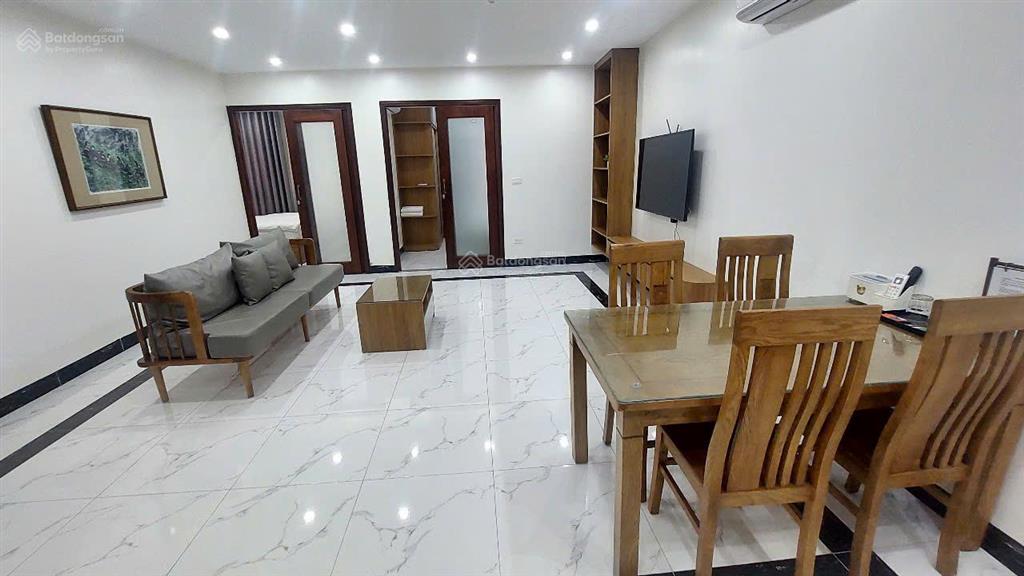 Cho thuê căn hộ 50m2 giá 9,8tr. phố linh lang. đầy đủ nội thất cao cấp, có thang máy, hầm để xe