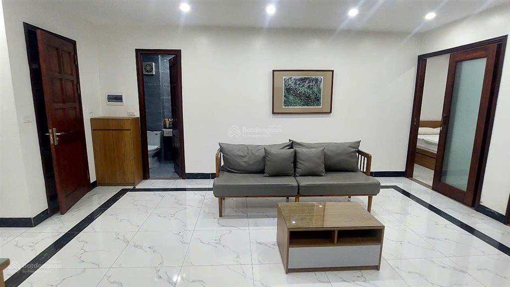 Cho thuê căn hộ 50m2 giá 9,8tr. phố linh lang. đầy đủ nội thất cao cấp, có thang máy, hầm để xe