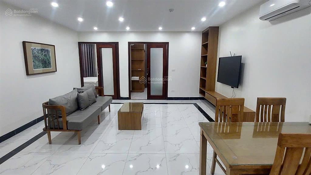 Cho thuê căn hộ 50m2 giá 9,8tr. phố linh lang. đầy đủ nội thất cao cấp, có thang máy, hầm để xe
