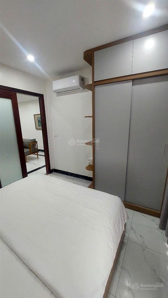 Cho thuê căn hộ 50m2 giá 9,8tr. phố linh lang. đầy đủ nội thất cao cấp, có thang máy, hầm để xe