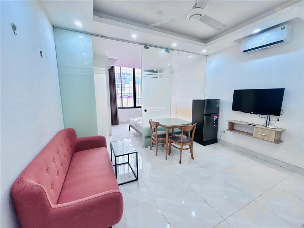 Cho thuê căn hộ 40m giá 7tr. phố văn cao. đầy đủ nội thất cao cấp, có thang máy, hầm để xe.