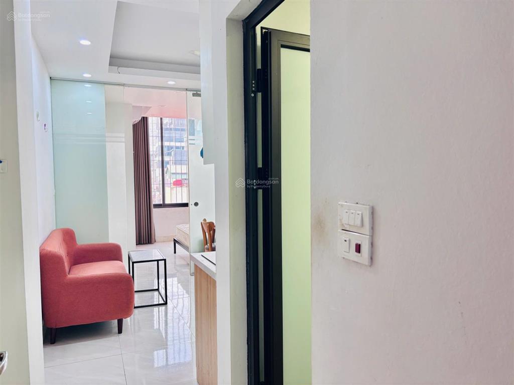 Cho thuê căn hộ 40m giá 7tr. phố văn cao. đầy đủ nội thất cao cấp, có thang máy, hầm để xe.