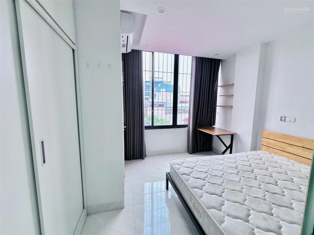 Cho thuê căn hộ 40m giá 7tr. phố văn cao. đầy đủ nội thất cao cấp, có thang máy, hầm để xe.