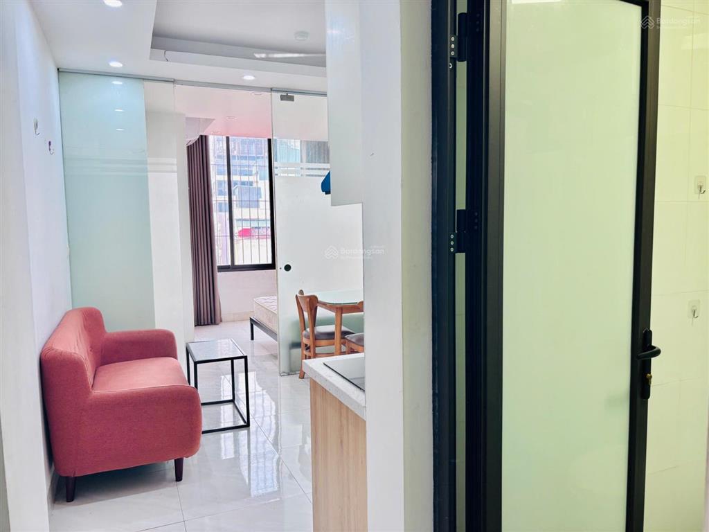 Cho thuê căn hộ 40m giá 7tr. phố văn cao. đầy đủ nội thất cao cấp, có thang máy, hầm để xe.