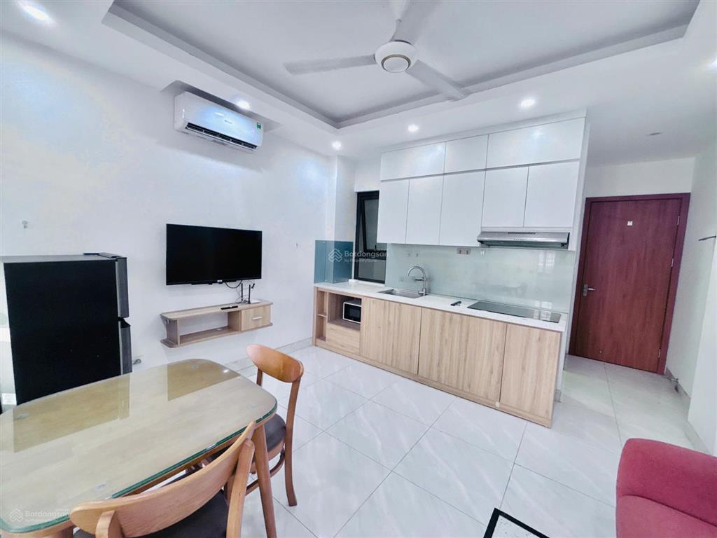 Cho thuê căn hộ 40m giá 7tr. phố văn cao. đầy đủ nội thất cao cấp, có thang máy, hầm để xe.