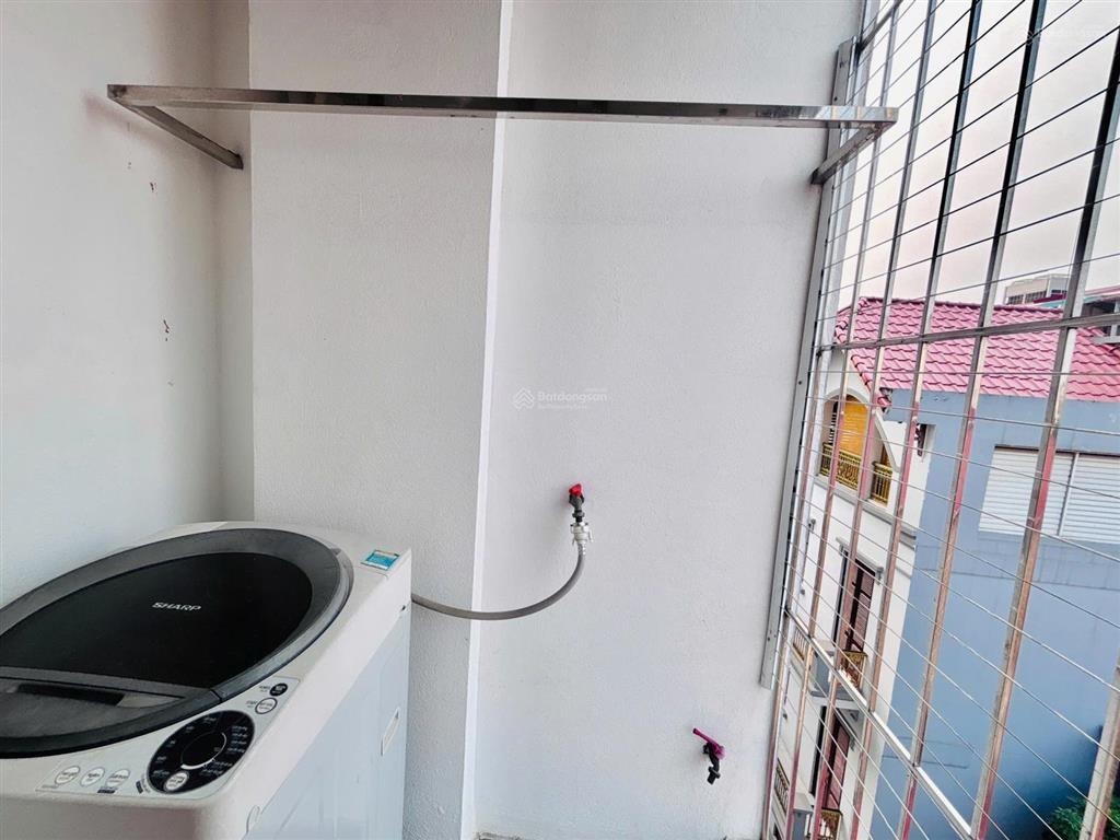 Cho thuê căn hộ 40m giá 7tr. phố văn cao. đầy đủ nội thất cao cấp, có thang máy, hầm để xe.