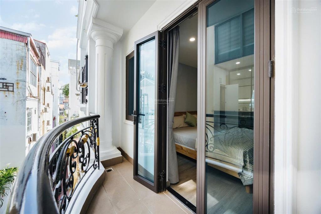 Cho thuê căn hộ 1pn giá 10tr. phố đào tấn, có ban công, thang máy, tầng hầm để xe, full nội thất