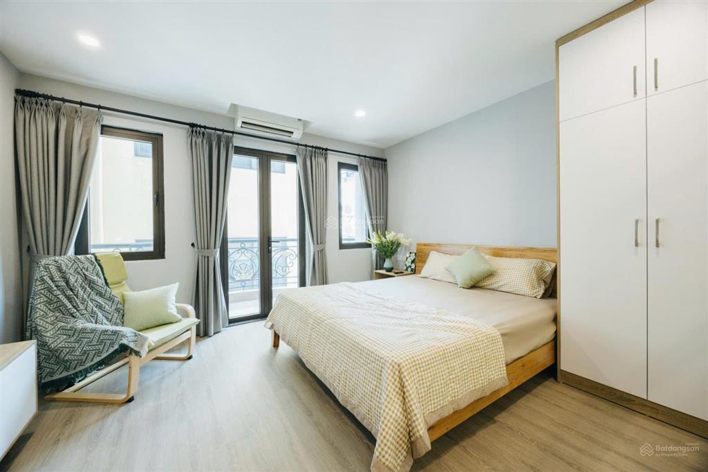 Cho thuê căn hộ 1pn giá 10tr. phố đào tấn, có ban công, thang máy, tầng hầm để xe, full nội thất