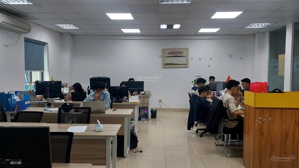 Cho thuê văn phòng 100m2 giá 15 triệu. phố lê trọng tấn.  0395 512 ***. làm vp, spa, lớp học, gym