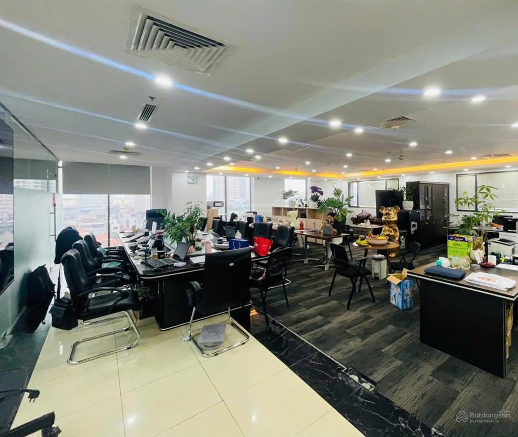 Cho thuê văn phòng 100m2 giá 15 triệu. phố lê trọng tấn.  0395 512 ***. làm vp, spa, lớp học, gym