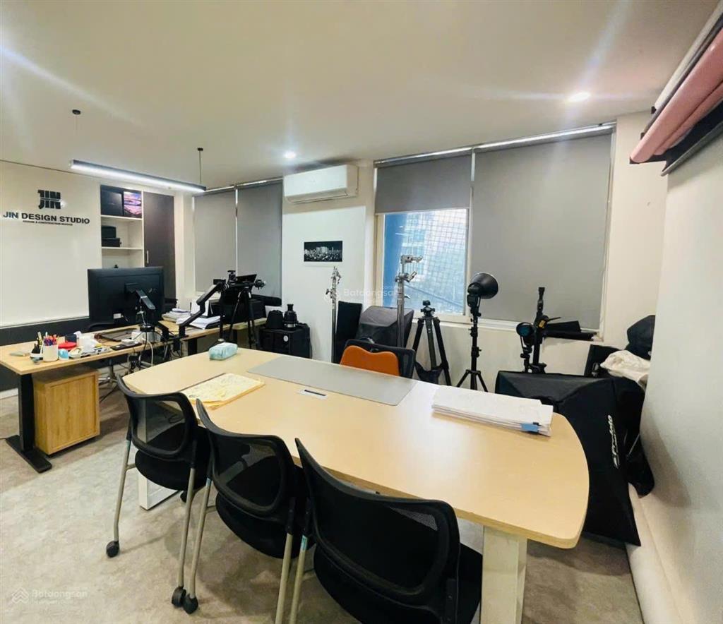 Cho thuê văn phòng 100m2 giá 15 triệu. phố lê trọng tấn.  0395 512 ***. làm vp, spa, lớp học, gym