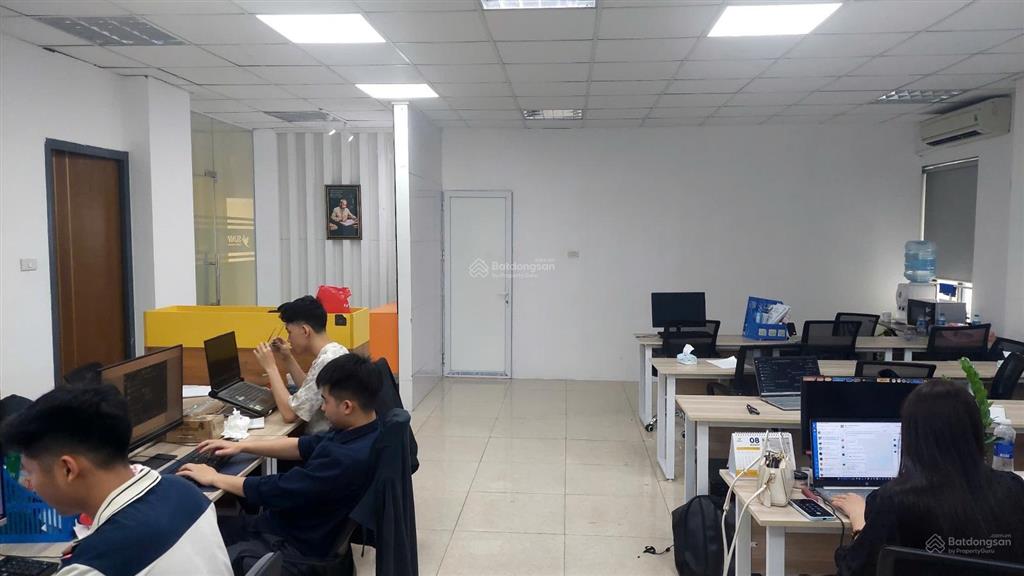 Cho thuê văn phòng 100m2 giá 15 triệu. phố lê trọng tấn.  0395 512 ***. làm vp, spa, lớp học, gym