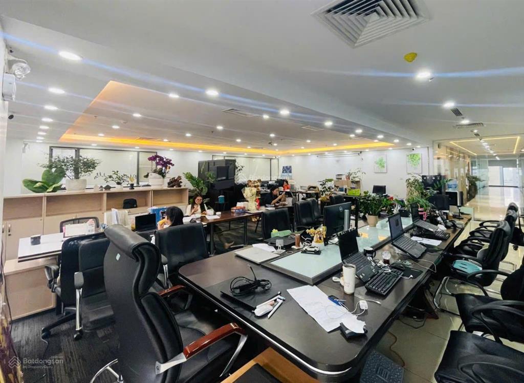 Cho thuê văn phòng 100m2 giá 15 triệu. phố lê trọng tấn.  0395 512 ***. làm vp, spa, lớp học, gym