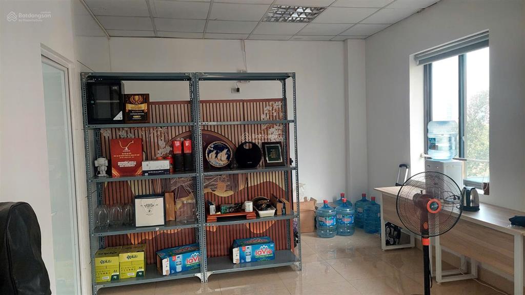 Cho thuê văn phòng 100m2 giá 15 triệu. phố lê trọng tấn.  0395 512 ***. làm vp, spa, lớp học, gym