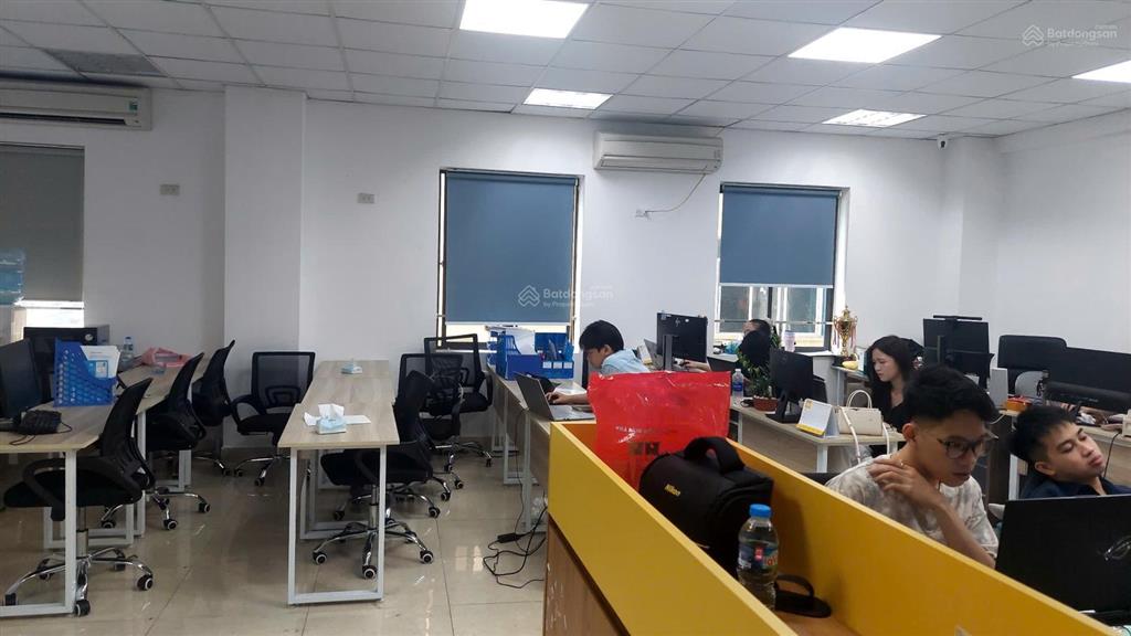 Cho thuê văn phòng 100m2 giá 15 triệu. phố lê trọng tấn.  0395 512 ***. làm vp, spa, lớp học, gym