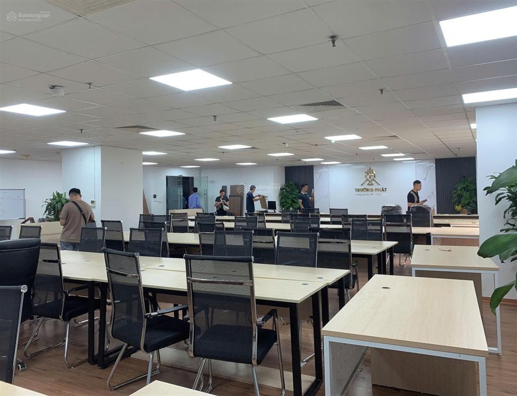 Cho thuê văn phòng hạng a 200m 75tr. phố trần quốc toản. có hầm để xe, chỗ để ô tô.  0395 512 ***