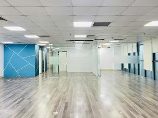 Cho thuê văn phòng hạng a 200m 75tr. phố trần quốc toản. có hầm để xe, chỗ để ô tô.  0395 512 ***