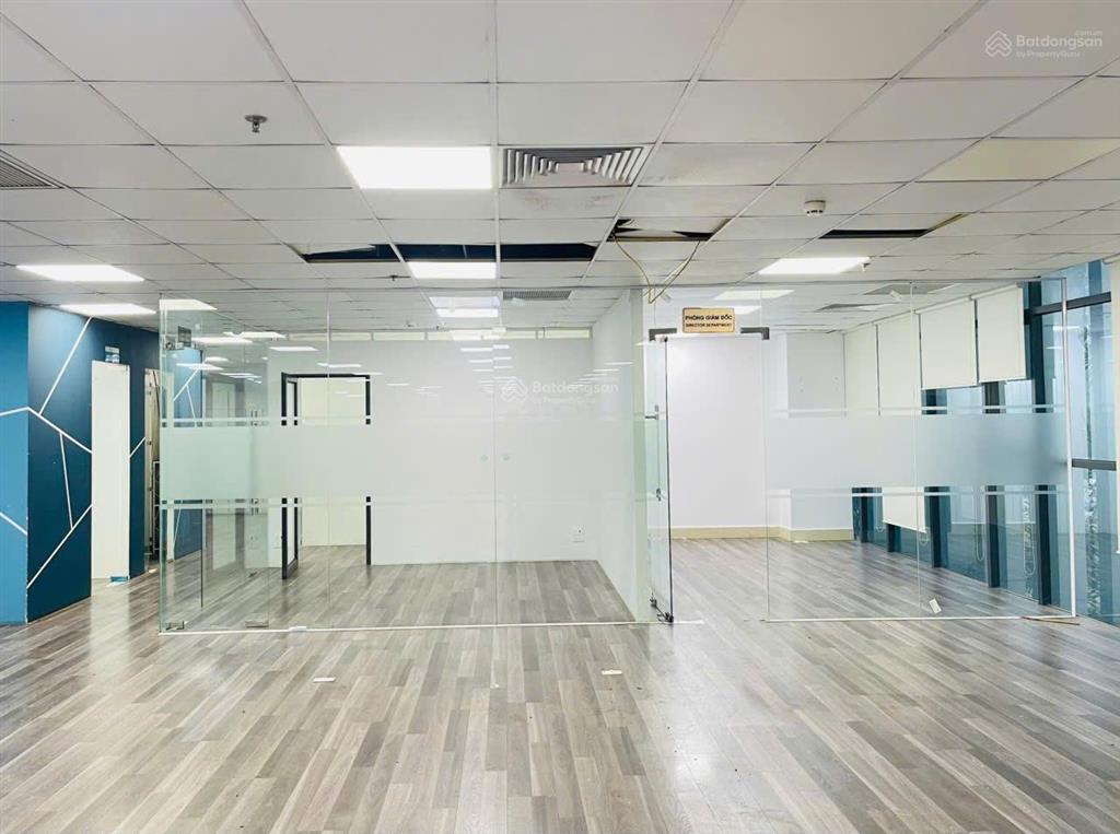 Cho thuê văn phòng hạng a 200m 75tr. phố trần quốc toản. có hầm để xe, chỗ để ô tô.  0395 512 ***