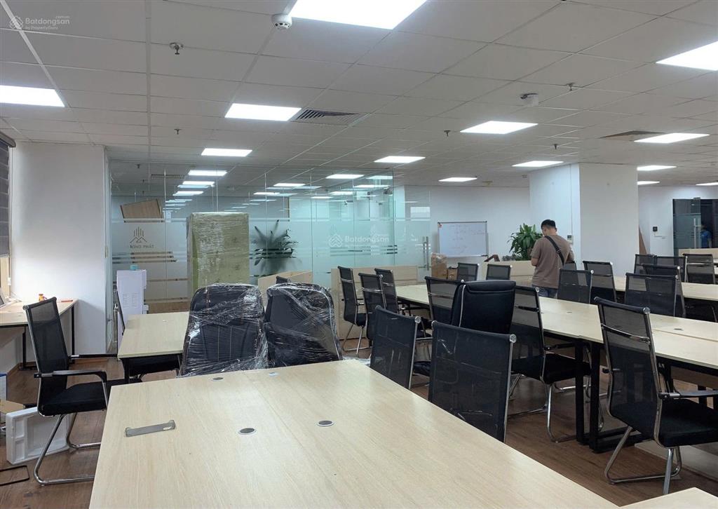 Cho thuê văn phòng hạng a 200m 75tr. phố trần quốc toản. có hầm để xe, chỗ để ô tô.  0395 512 ***