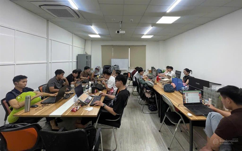Cho thuê văn phòng hạng a 200m 75tr. phố trần quốc toản. có hầm để xe, chỗ để ô tô.  0395 512 ***