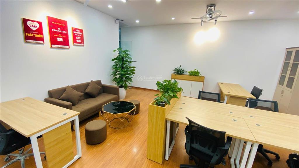 Cho thuê văn phòng tầng 1 (tầng lửng) 80m giá 14tr. mặt phố trịnh đình cửu. có hầm để xe, lâu dài