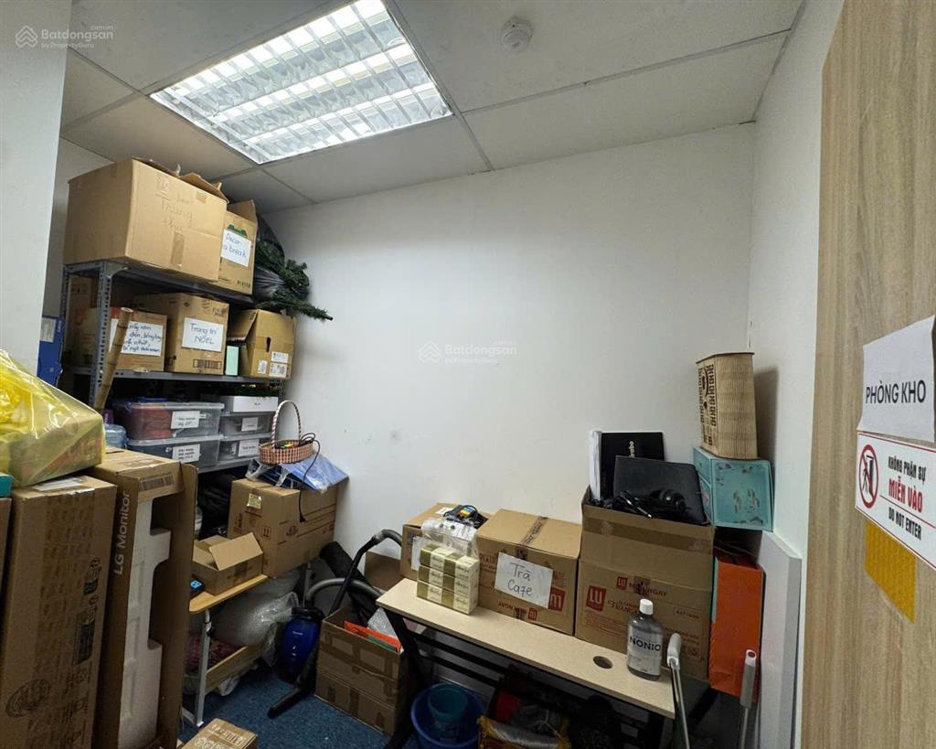 Cho thuê văn phòng 80m2, 13,5tr. phố lê trọng tấn. có hầm để xe máy, chỗ để ô tô.  0395 512 ***