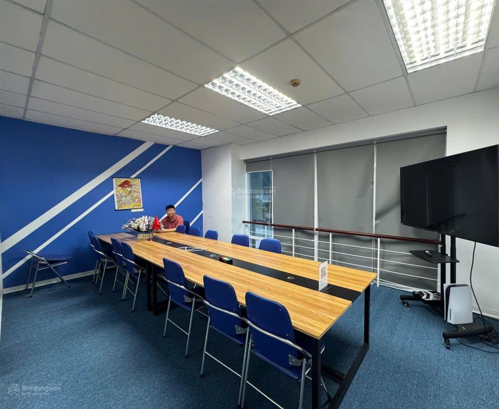 Cho thuê văn phòng 80m2, 13,5tr. phố lê trọng tấn. có hầm để xe máy, chỗ để ô tô.  0395 512 ***