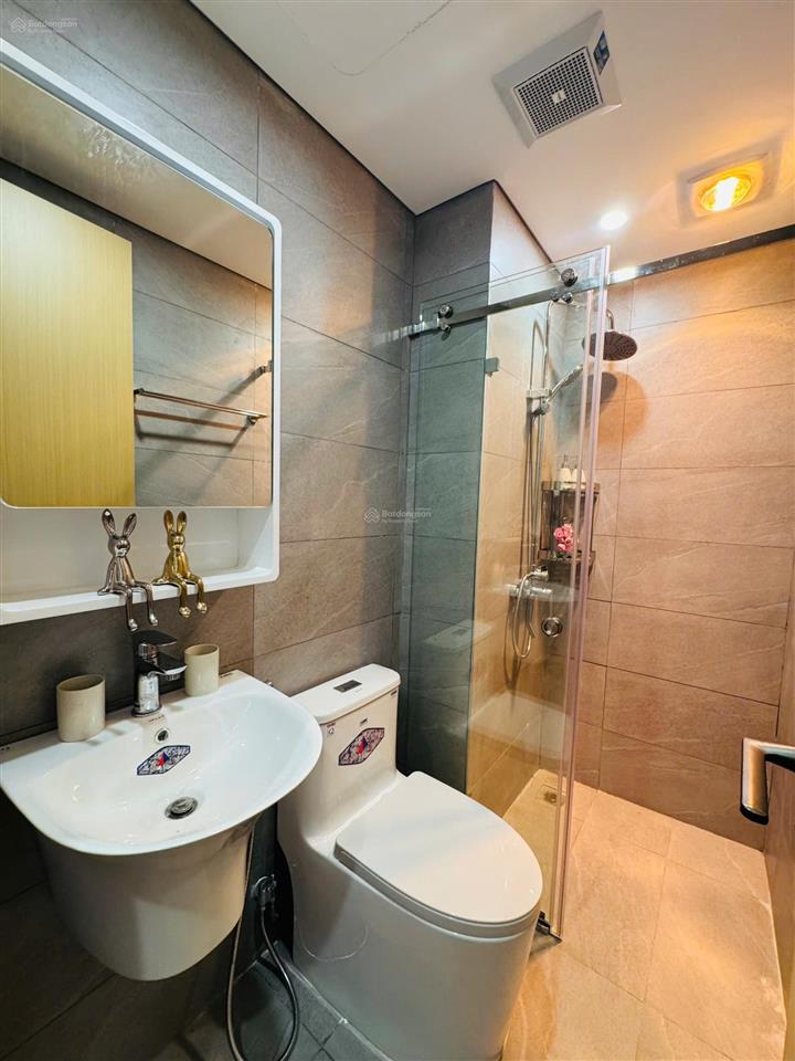 Cho thuê căn hộ 2pn 65m giá 11tr phố nguyễn chí thanh. đầy đủ nội thất, sẵn xách vali vào ở ngay
