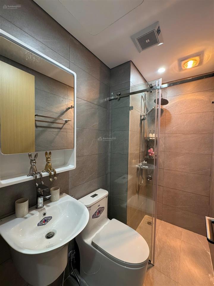 Cho thuê căn hộ 2pn 65m giá 11tr phố nguyễn chí thanh. đầy đủ nội thất, sẵn xách vali vào ở ngay