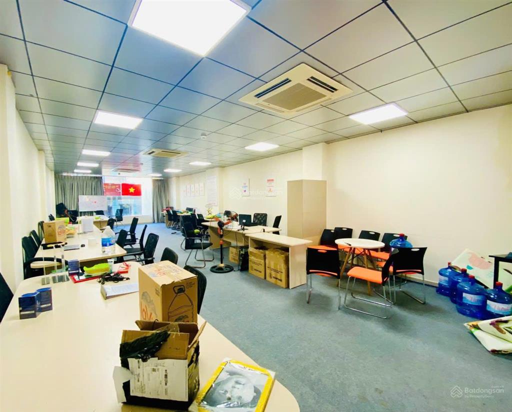 Cho thuê văn phòng 60m giá 11tr. phố bạch mai. tòa nhà vp, có hầm để xe, thang máy, bảo vệ